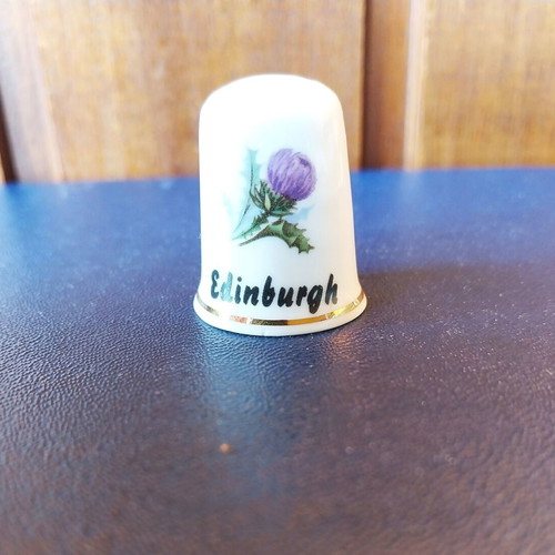 Collectible Edinburgh porcelain thimble 3 cm like new