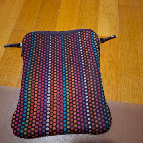 Built laptop or tablet case 10" like new, colorful dots