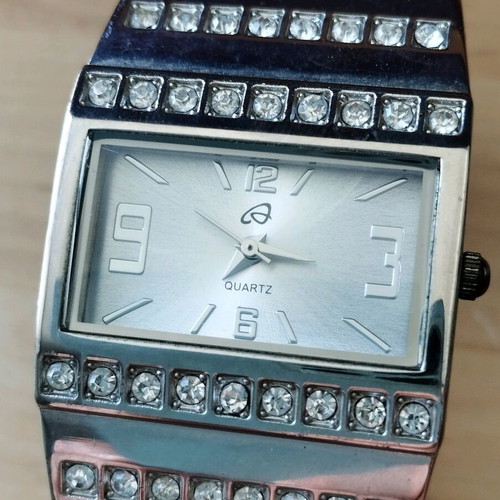 Wristwatch women's silver new, battery replacement needed