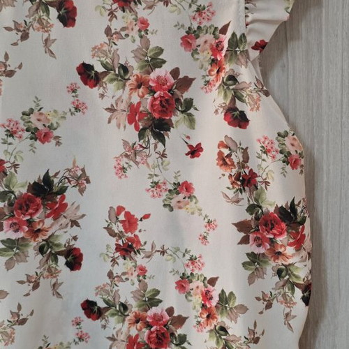 One two floral blouse like new, multicolor
