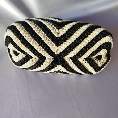 Handmade knitted handbag black and ecru, new