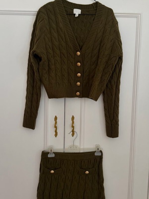 H&M knitted skirt and cardigan set like new, green