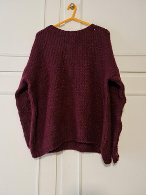 Aggel Knitwear women's knitted sweater like new, burgundy