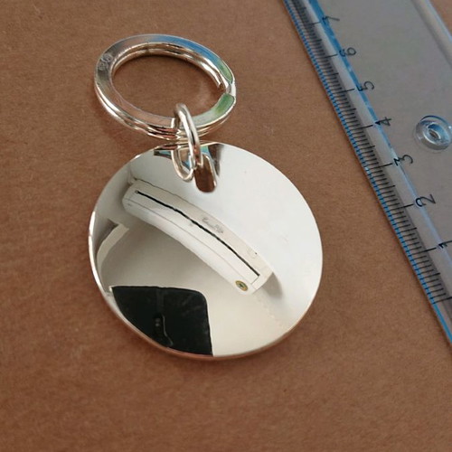 Metal keychain new with cleaning cloth