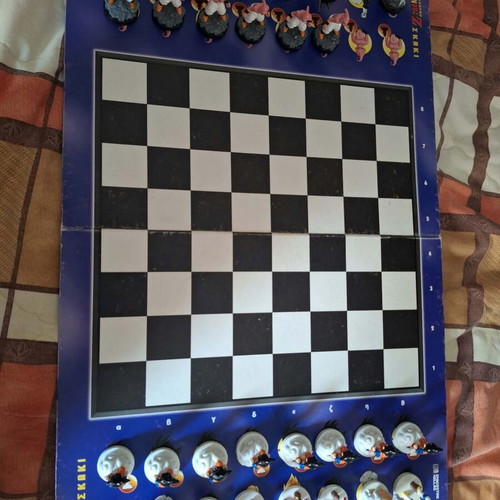 Dragonball chess set used, 2002 edition with magazine