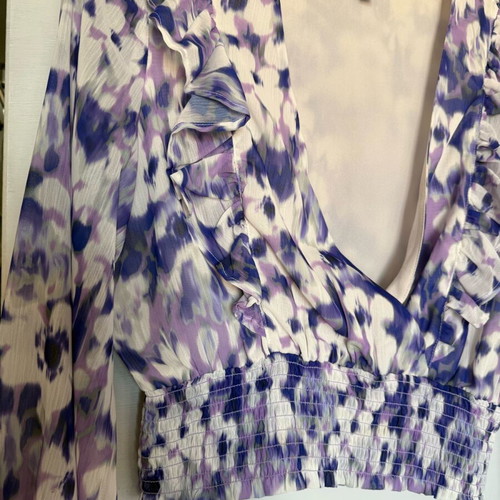 Calliope blouse like new, lightweight with unique pattern