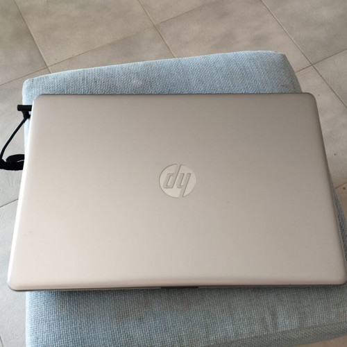 HP 250 G6 laptop 15.6 inch, i5 7200, 8GB DDR4, 240GB SSD, R5 330 graphics