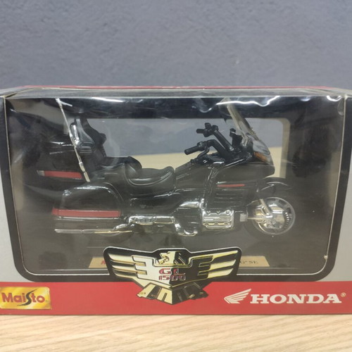 Maisto Honda Gold Wing SE black 1:18 scale model