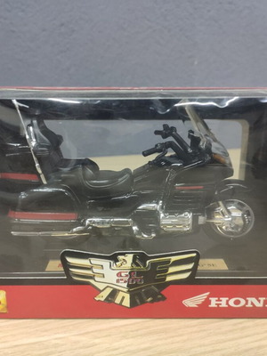 Maisto Honda Gold Wing SE black 1:18 scale model