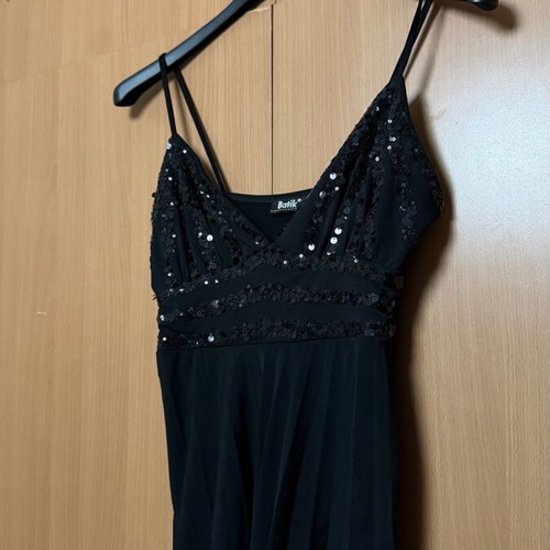 Batik top with sequins and V neckline like new, black