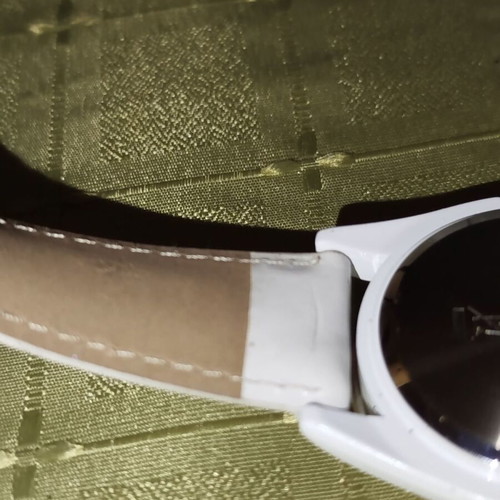 White wristwatch used with leather strap
