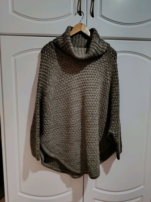 Attrattivo poncho like new, size M, grey-brown