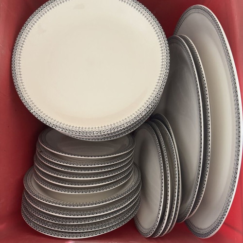 Candia vintage porcelain dinnerware set used, 32 pieces