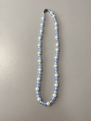 Collectible fashion necklace with white and turquoise beads, like new, 20 cm