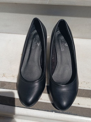 Black Voi & Noi pumps size 39