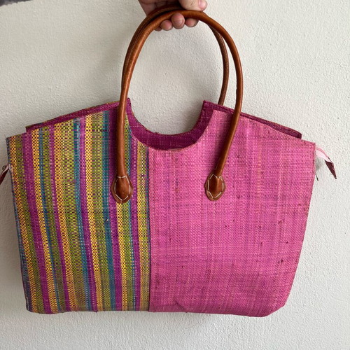 Straw bag Bag-All like new with decorative flower, zipper, and lining