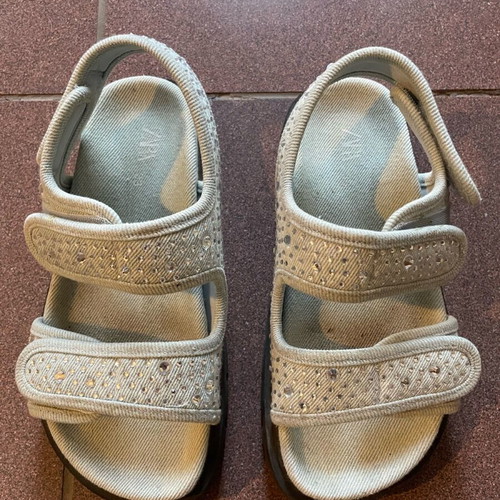 Girls' shoes size 33 used, Nike white boots, denim Zara with strass, adilette