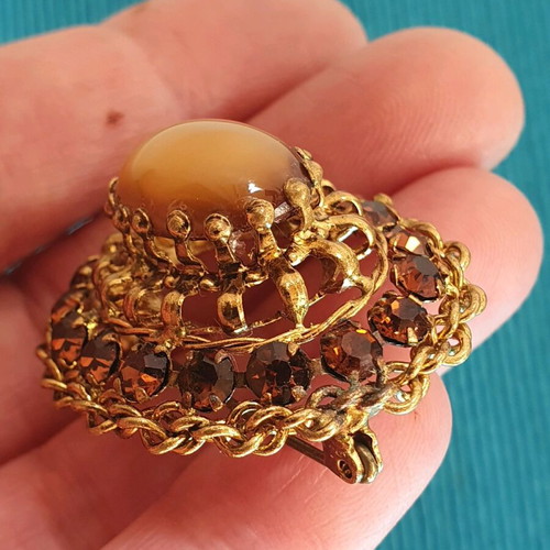 Vintage brooch used, gold color with crystals and cabochon