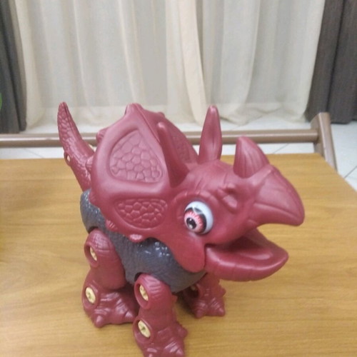 Dinosaur toys like new, safe plastic, assembly kit