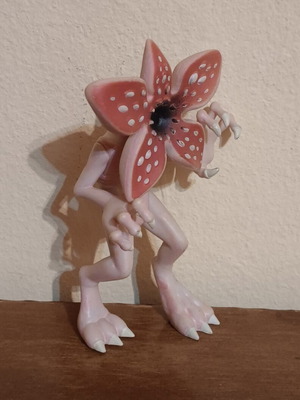 Stranger Things Demogorgon figure used, 10 cm mini