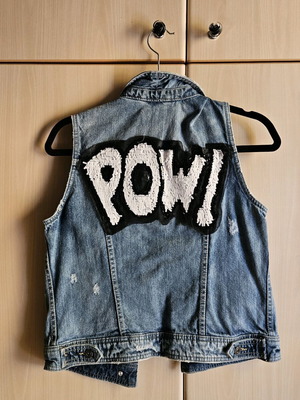 Denim jacket sleeveless Bershka like new, blue with print and sequins