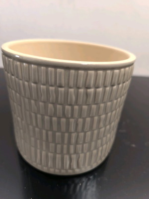 Beige vase like new