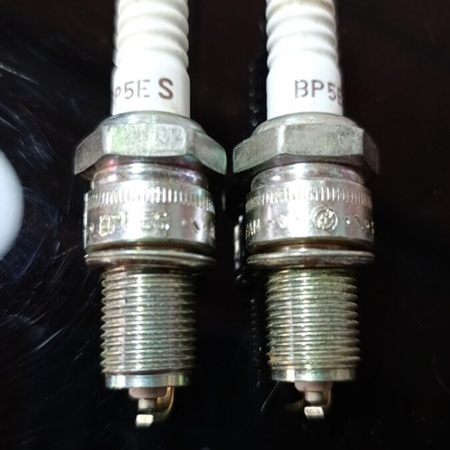 NGK BP5ES spark plugs new, pack of 2