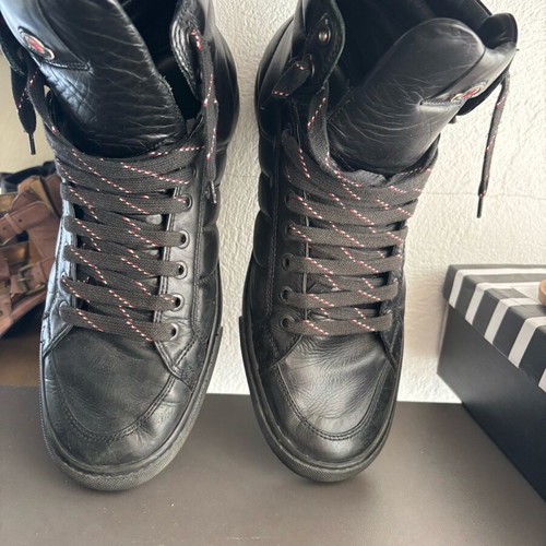 Moncler leather boots size 43 like new, black