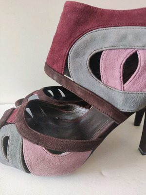 Πέδιλα σαν καινούργια, νούμερο 41, πολύχρωμα, suede υφής με φερμουάρ