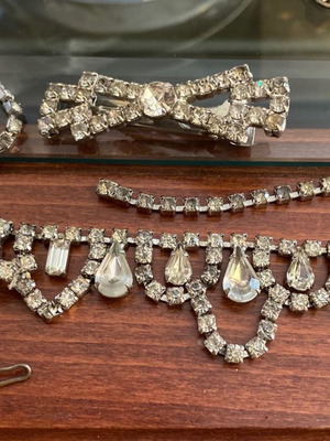 Vintage faux jewelry set used with earrings, necklace and silver brooch