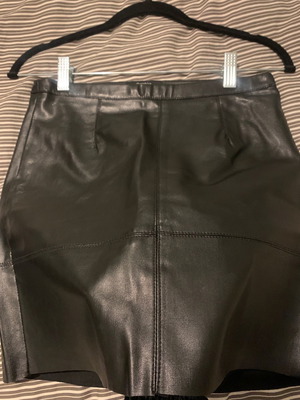 Mini leather-effect skirt Bershka like new, size Small, black