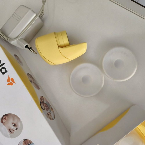 Medela electric breast pump like new with extra bottles and accessories