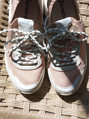Stradivarius women's athletic shoes size 37 like new, white pink