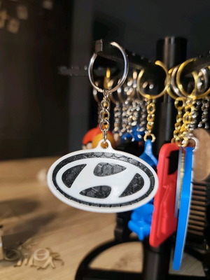 3D-Printed Hyundai Keyring New with Geometric Pattern