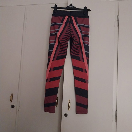 Gym leggings new size M, black with geometric patterns