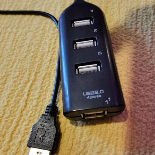 USB hub with 4 ports used