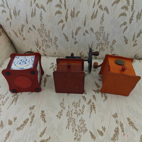 Coffee grinders like new, decorative and functional