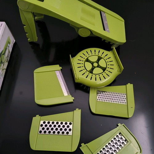 Mastrad Paris Mandoline slicer like new with multiple blades
