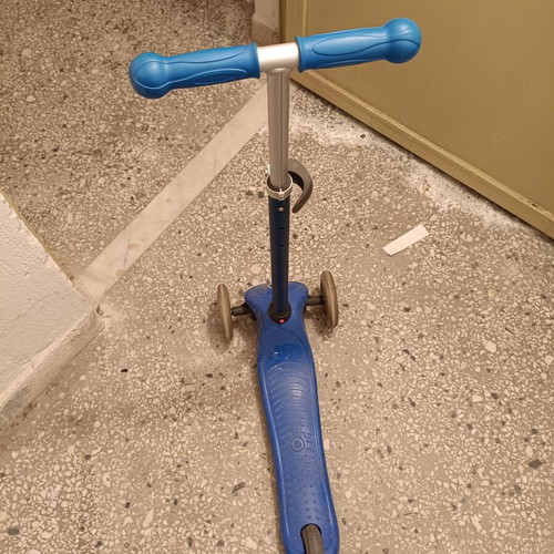 Globber scooter almost unused