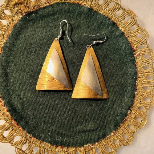 Vintage triangular earrings with two-tone metal design like new
