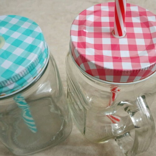 Set of 2 glass cups with lid like new