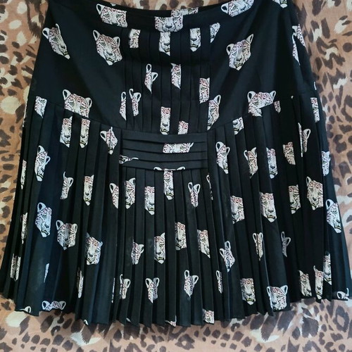 Pleated skirt with leopard Bimba y Lola like new, black