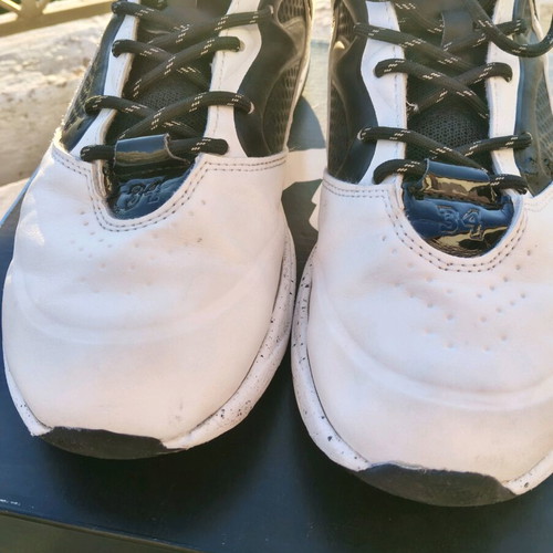 Shaq basketball sneakers like new, size 40, black and white