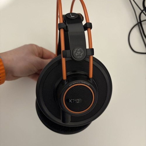 AKG K712 Pro headphones like new, wired