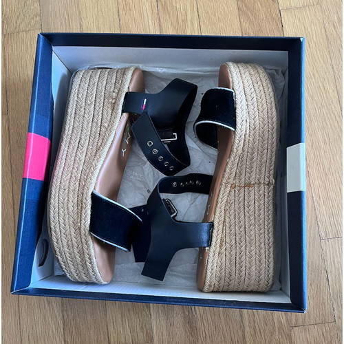 Tommy Hilfiger black flatform sandals, size 38
