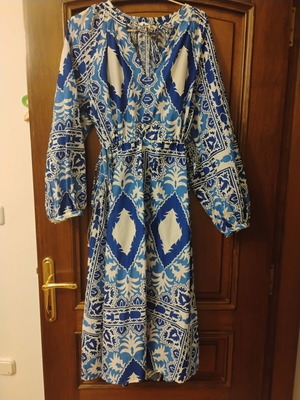 H&M dress like new, comfortable size L, white and blue