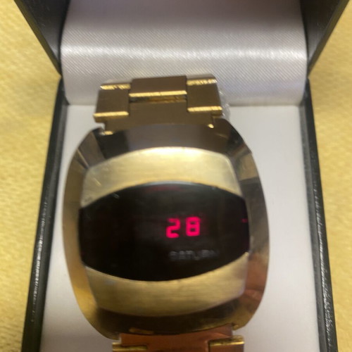 Ρολόι Saturn solid state LED quartz vintage μεταχειρισμένο, χρυσαφί