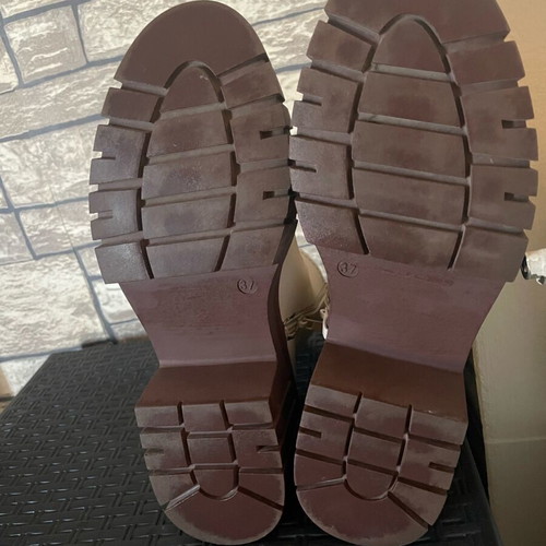 Boots waterproof size 37, like new, white pattern