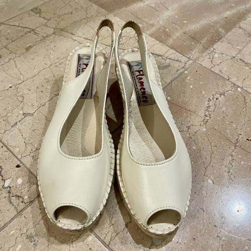Adam's Shoes beige leather summer sandals like new, size 37