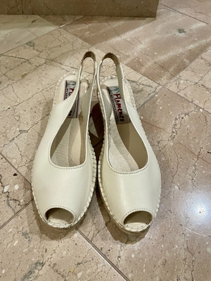 Adam's Shoes beige leather summer sandals like new, size 37